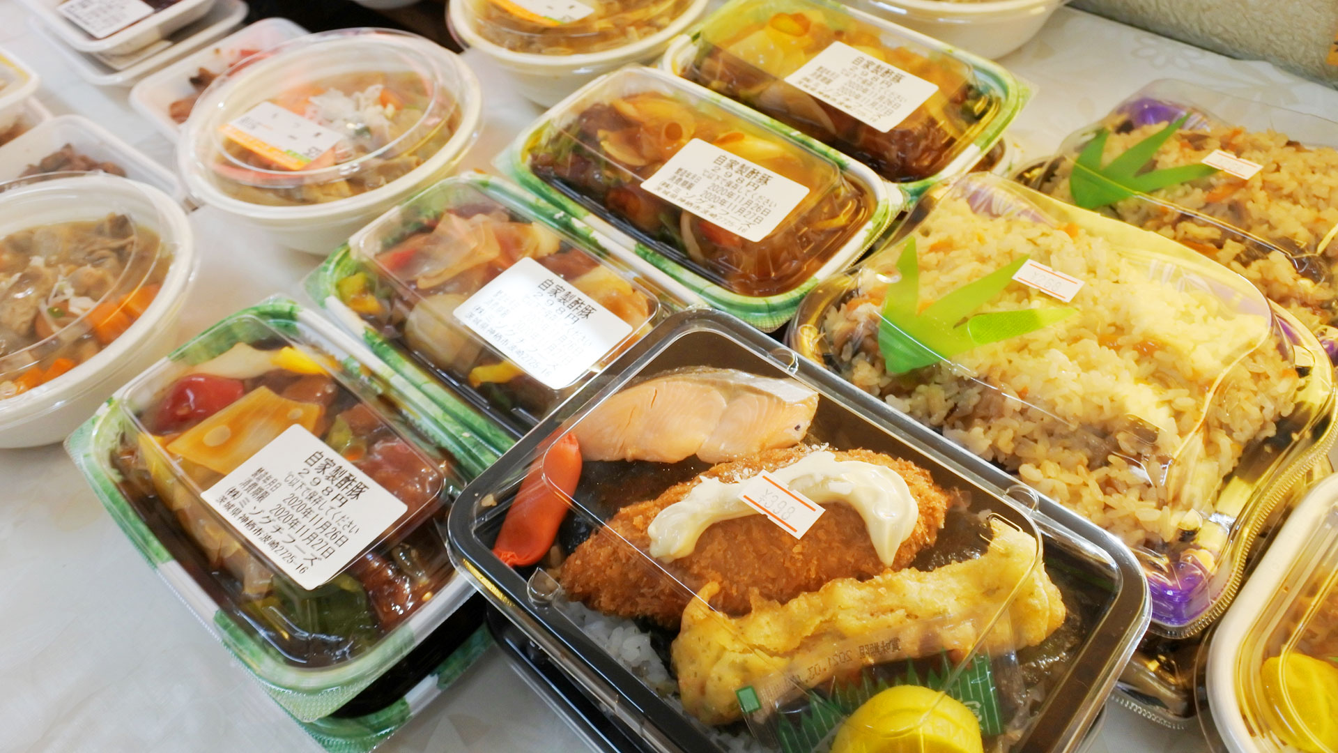 茨城県神栖市波崎の食肉加工卸売会社「ミゾグチフード」は、レストラン「コロッケ」にてリーズナブルでボリューム満点の惣菜、お弁当の製造販売をおこなっております。